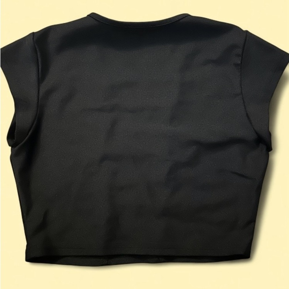 I Heart Raves Black Crop Top Cutout Front Size M Festival Clubwear - Picture 2 of 3